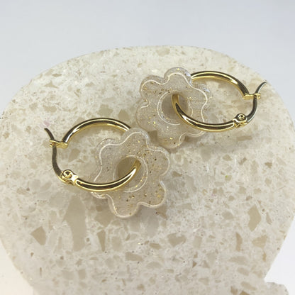 Boucles d'Oreilles Créoles Pampilles Fleurs - Blanc Or Strié