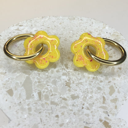 Boucles d'Oreilles Créoles Pampilles Fleurs - Jaune Tournesol Pailleté