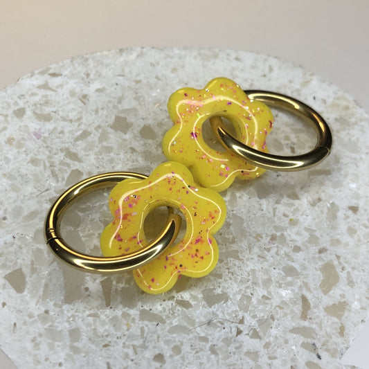 Boucles d'Oreilles Créoles Pampilles Fleurs - Jaune Tournesol Pailleté