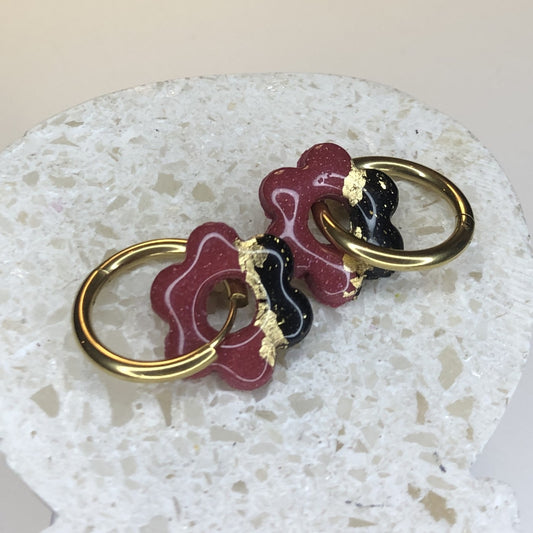 Boucles d'Oreilles Créoles Pampilles Fleurs - Noir Violet Or Dépareillées