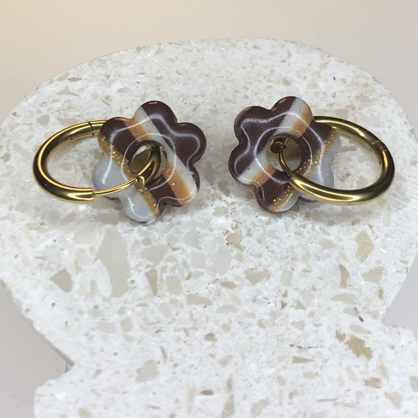 Boucles d'Oreilles Créoles Pampilles Fleurs - Chocolat Doré Rayé