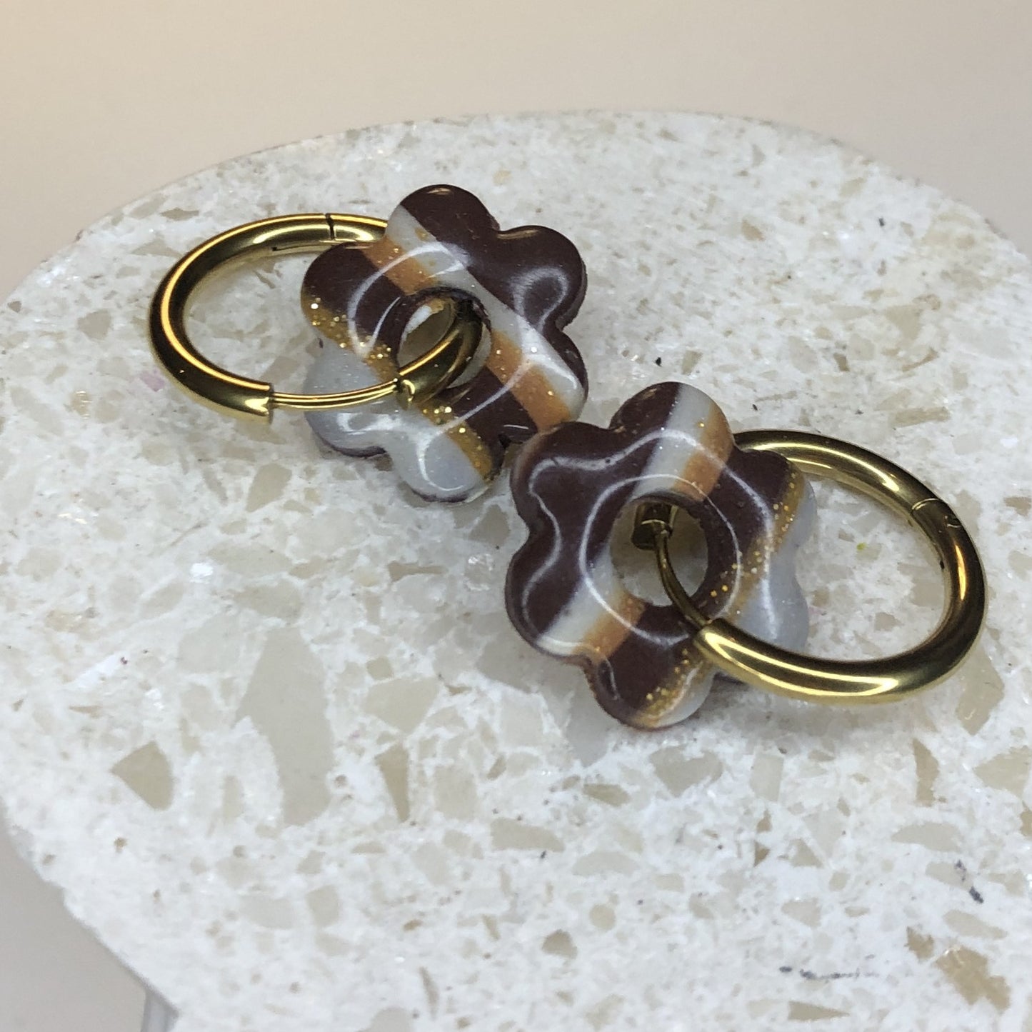 Boucles d'Oreilles Créoles Pampilles Fleurs - Chocolat Doré Rayé