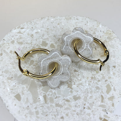 Boucles d'Oreilles Créoles Pampilles Fleurs - Blanc Scintillant