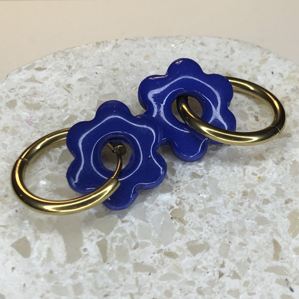 Boucles d'Oreilles Créoles Pampilles Fleurs - Bleu Ultra Marin