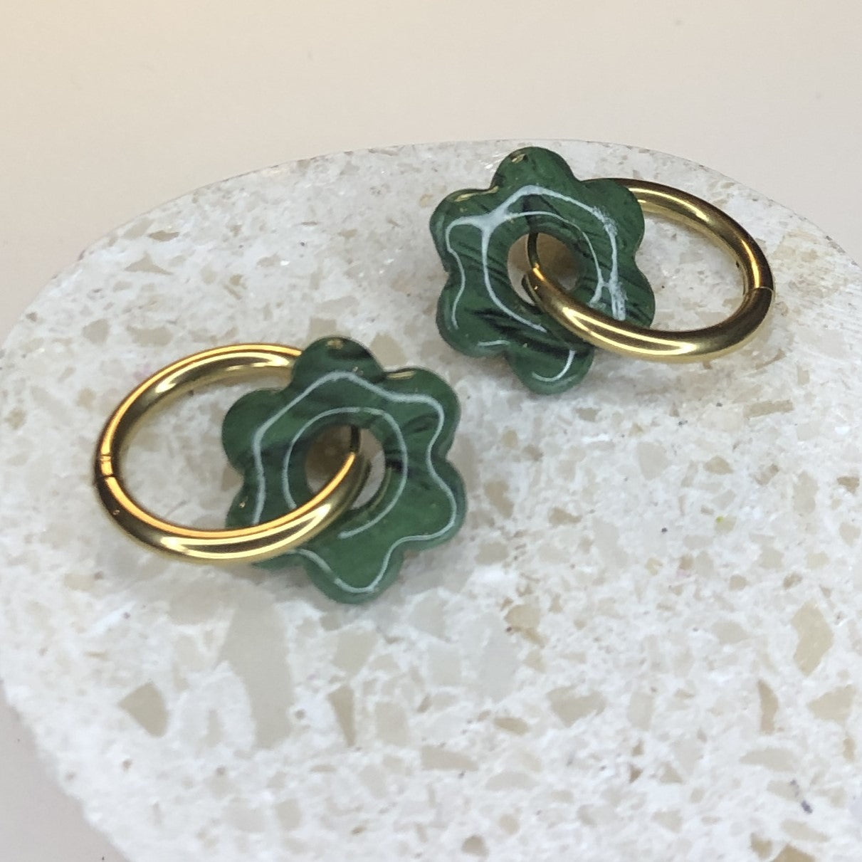 Boucles d'Oreilles Créoles Pampilles Fleurs - Vert Malachite