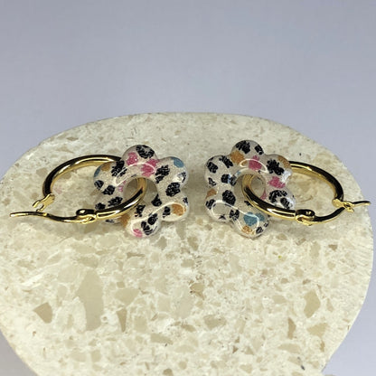 Boucles d'Oreilles Créoles Pampilles Fleurs - Léopard Coloré Blanc Nacré