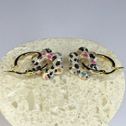 Boucles d'Oreilles Créoles Pampilles Fleurs - Léopard Coloré Blanc Nacré
