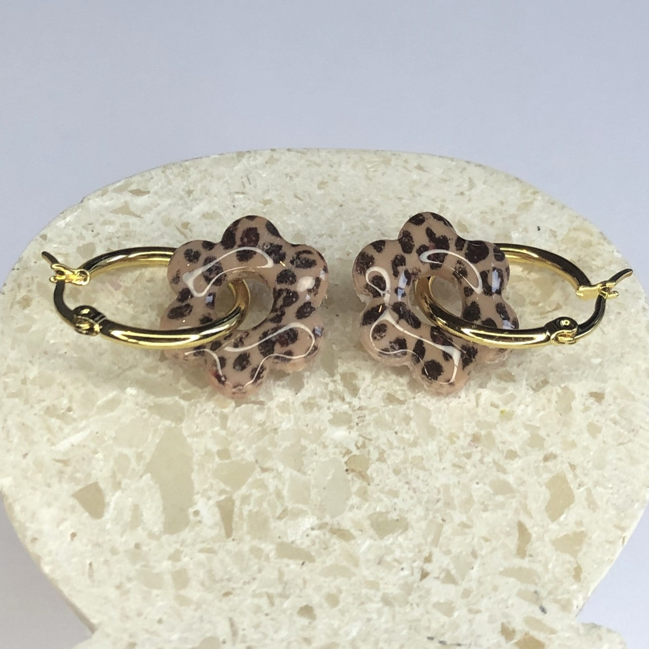 Boucles d'Oreilles Créoles Pampilles Fleurs - Léopard Beige