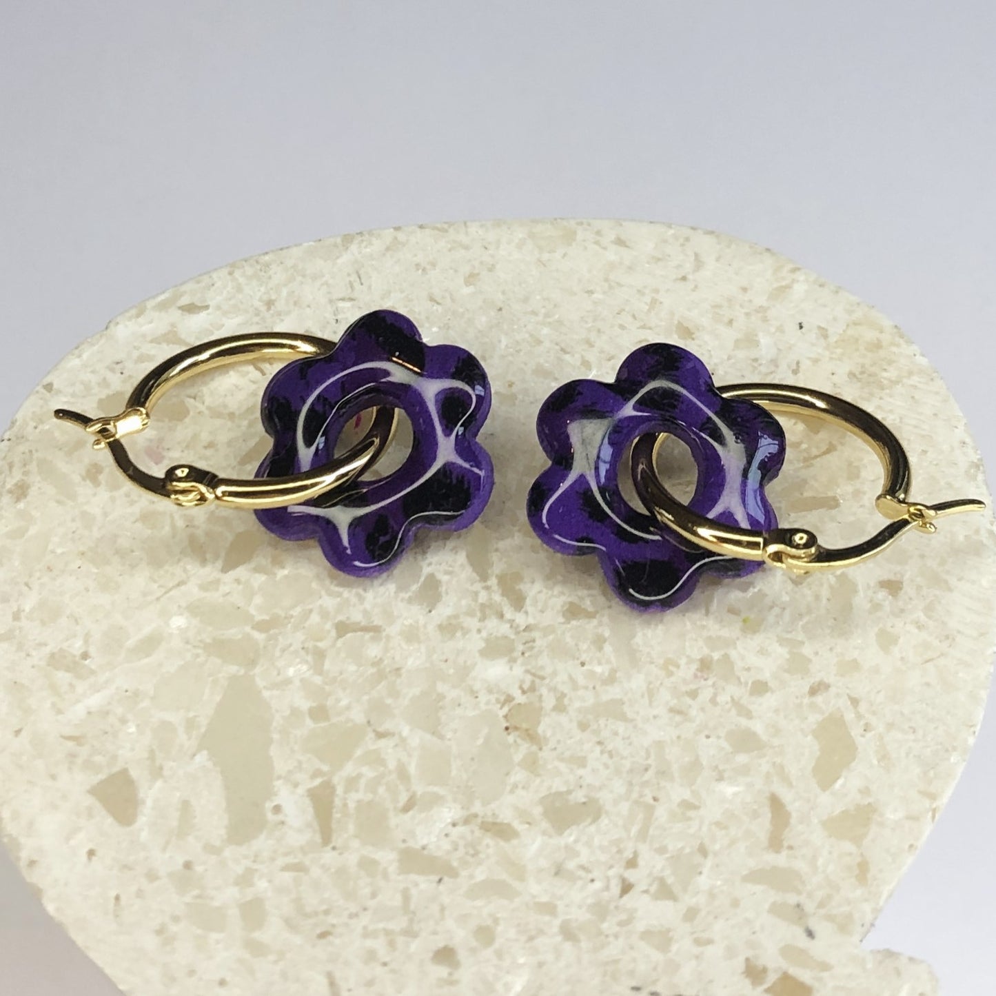 Boucles d'Oreilles Créoles Pampilles Fleurs - Léopard Violet