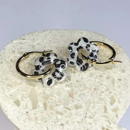 Boucles d'Oreilles Créoles Pampilles Fleurs - Léopard Blanc Nacré