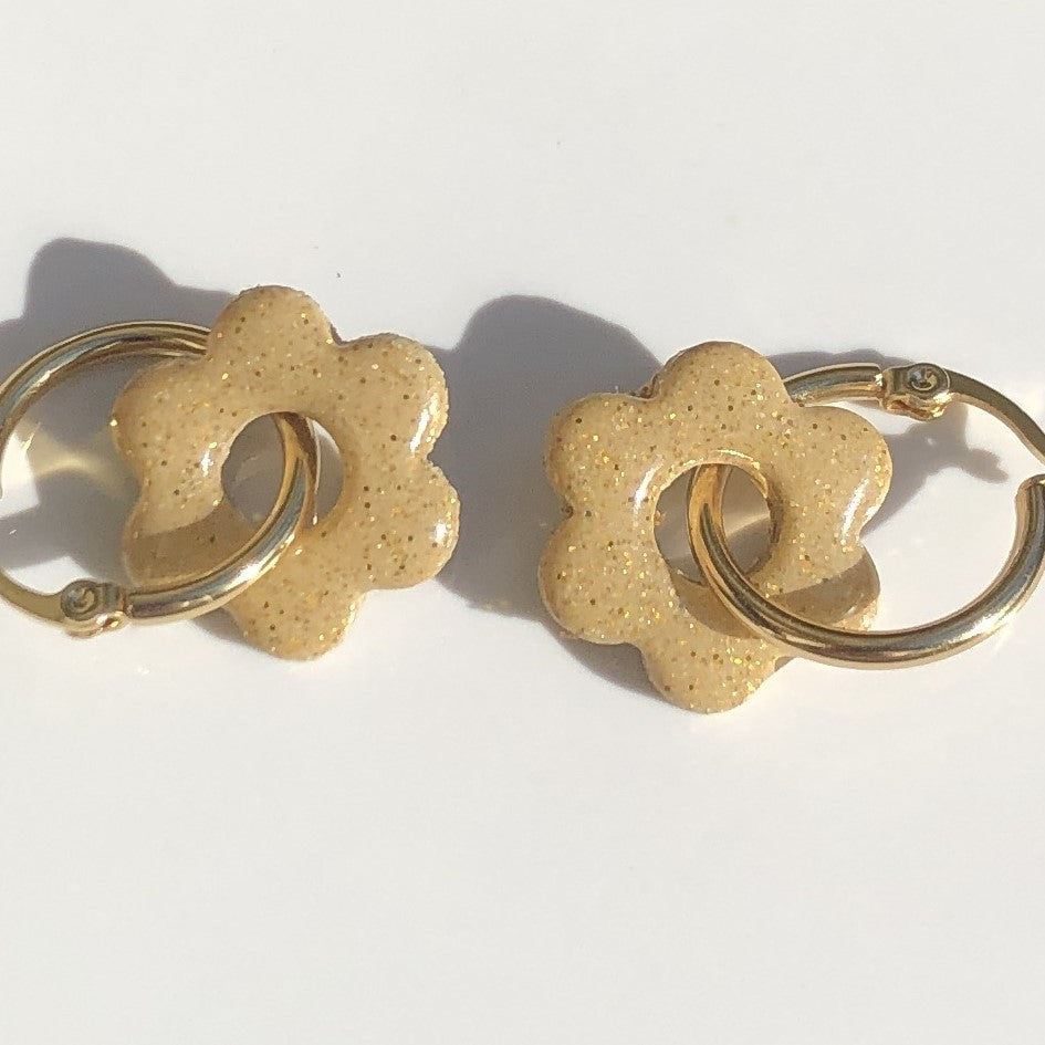 Boucles d'Oreilles Créoles Pampilles Fleurs - Beige Rosé Pailleté