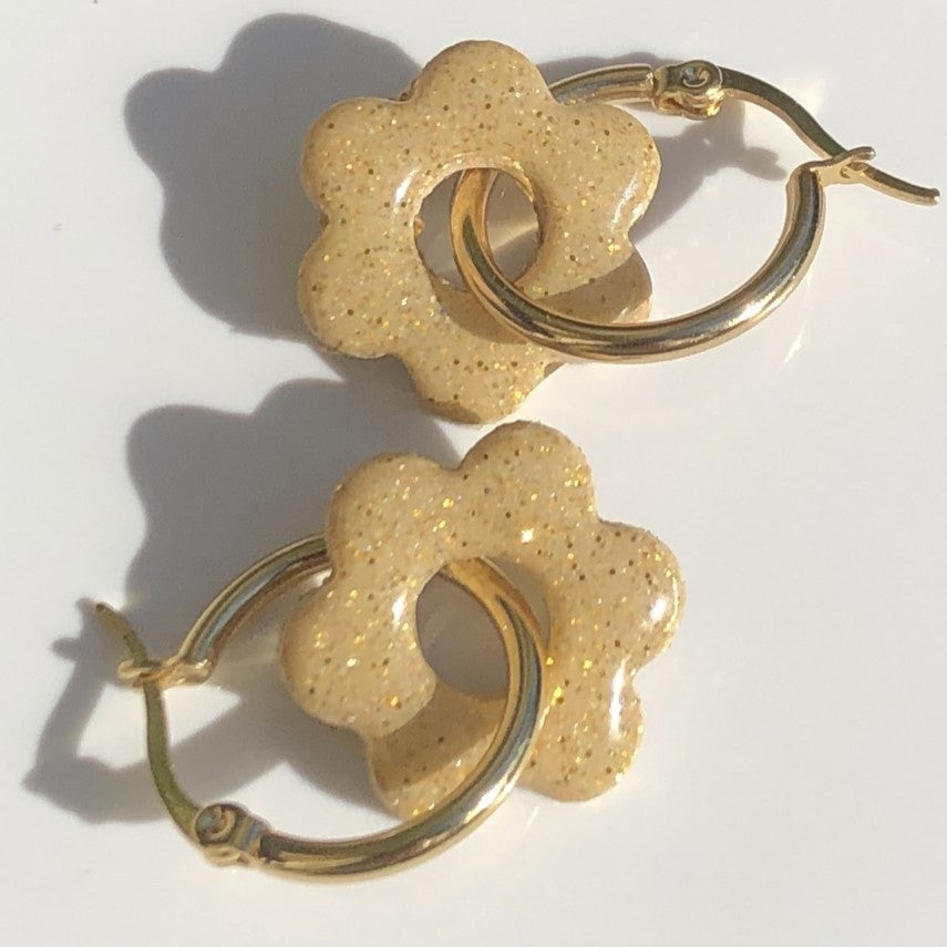 Boucles d'Oreilles Créoles Pampilles Fleurs - Beige Rosé Pailleté