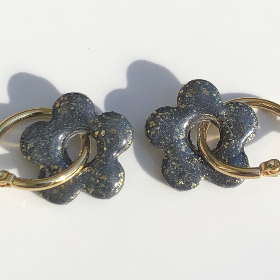 Boucles d'Oreilles Créoles Pampilles Fleurs - Gris Foncé Métallisé et Or