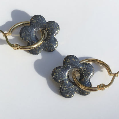 Boucles d'Oreilles Créoles Pampilles Fleurs - Gris Foncé Métallisé et Or
