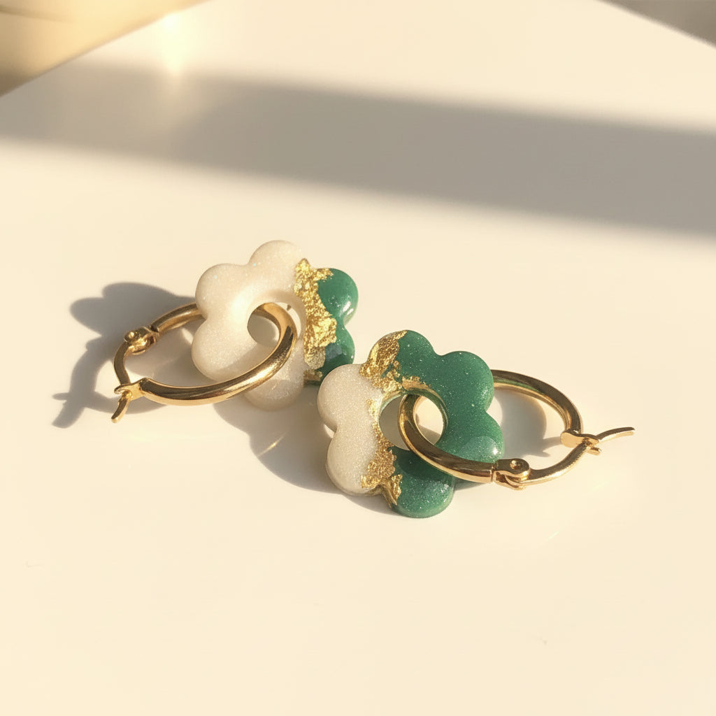 Boucles d'Oreilles Créoles Pampilles Fleurs - Vert Bouteille Blanc Or