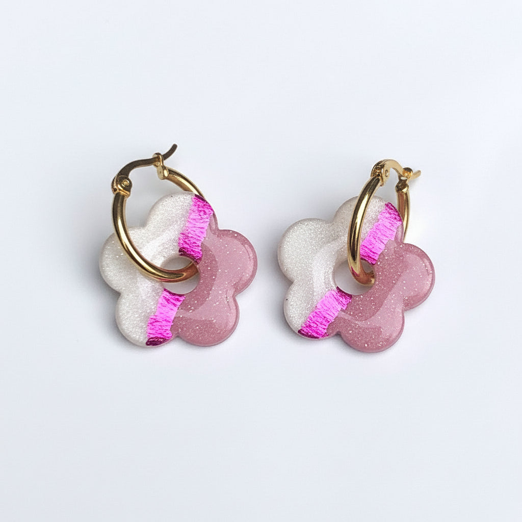 Boucles d'Oreilles Créoles Pampilles Fleurs Pop - Rose Chair et Blanc Nacré