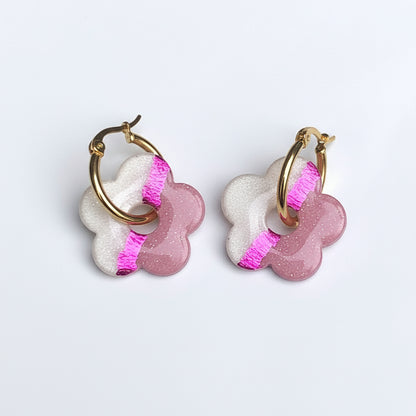 Boucles d'Oreilles Créoles Pampilles Fleurs Pop - Rose Chair et Blanc Nacré