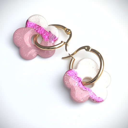 Boucles d'Oreilles Créoles Pampilles Fleurs Pop - Rose Chair et Blanc Nacré