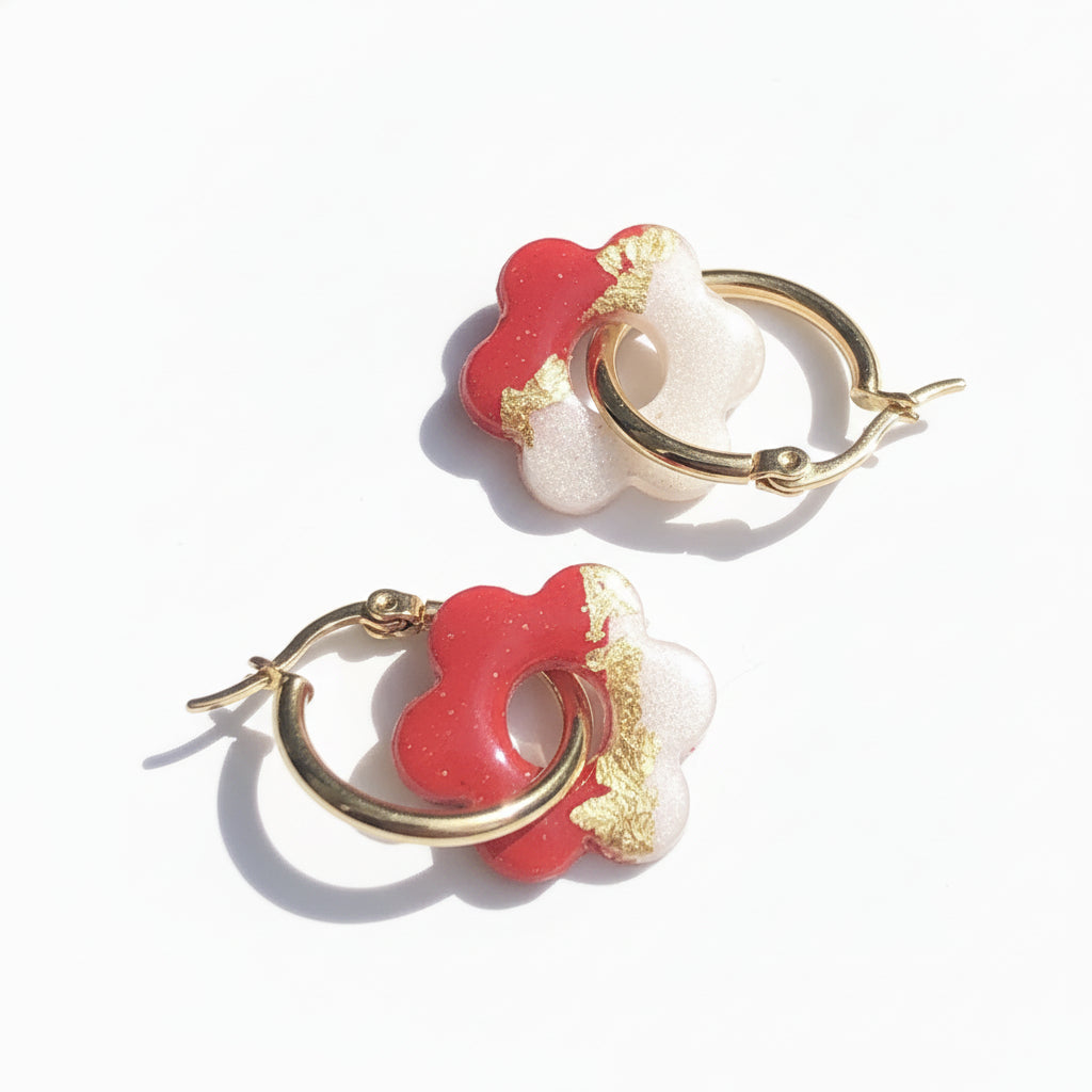 Boucles d'Oreilles Créoles Pampilles Fleurs - Rouge Cerise et Blanc Nacré