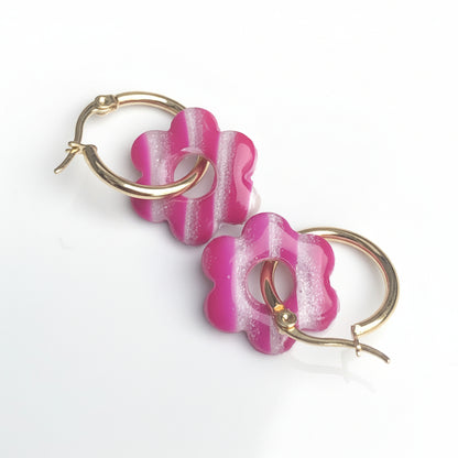 Boucles d'Oreilles Créoles Pampilles Fleurs - Rose Fuchsia et Blanc Nacré Rayé