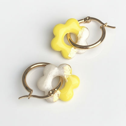 Boucles d'Oreilles Créoles Pampilles Fleurs - Jaune Citron et Blanc Nacré Rayé