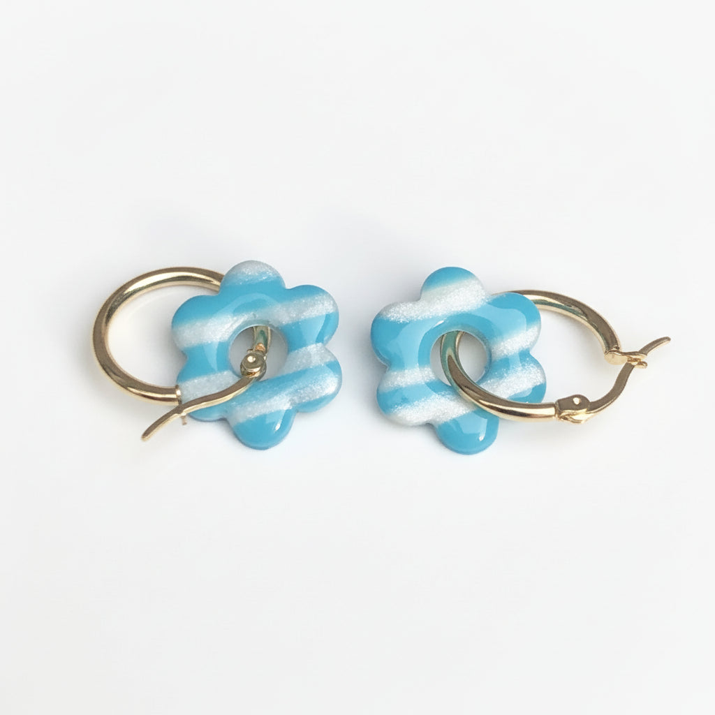 Boucles d'Oreilles Créoles Pampilles Fleurs - Bleu Menthe et Blanc Nacré Rayé