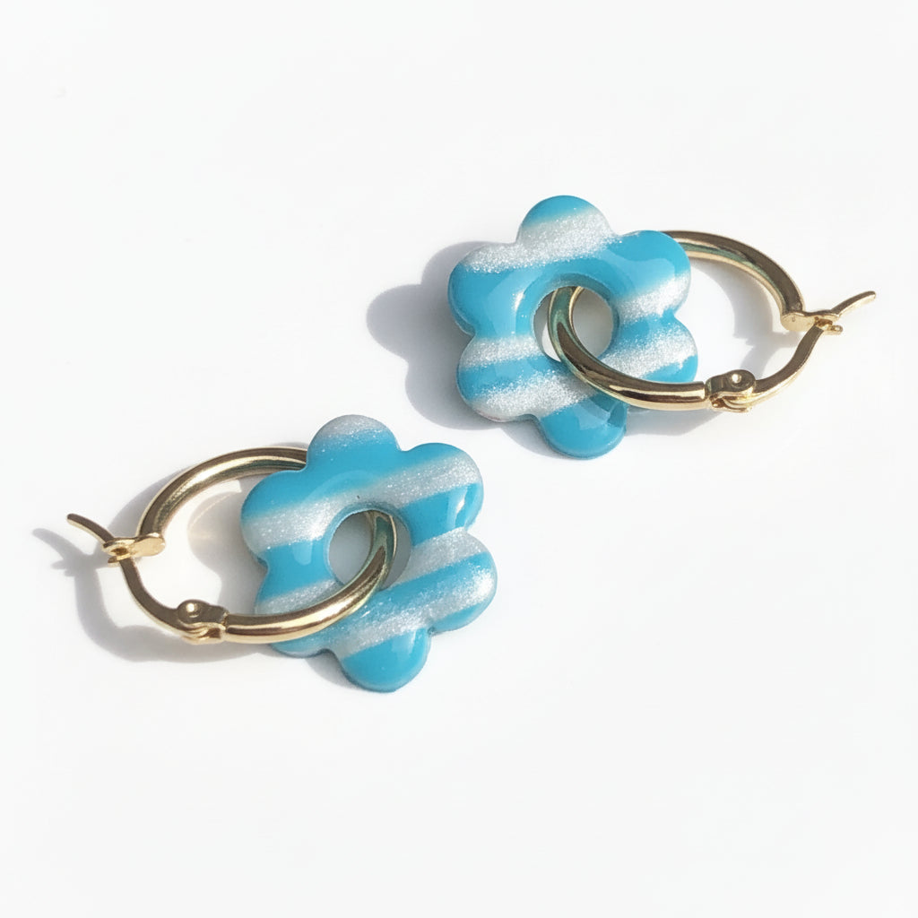 Boucles d'Oreilles Créoles Pampilles Fleurs - Bleu Menthe et Blanc Nacré Rayé