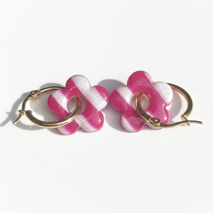 Boucles d'Oreilles Créoles Pampilles Fleurs 5 Pétales - Rose Fuchsia et Blanc Nacré Rayé