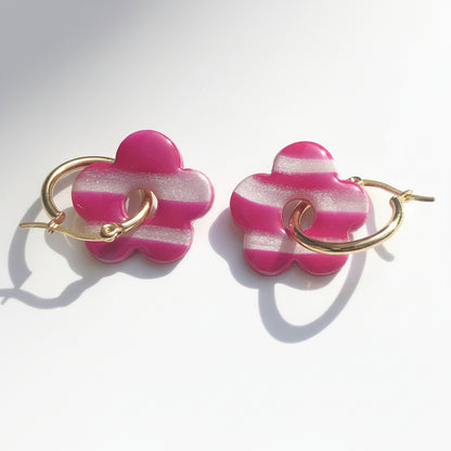 Boucles d'Oreilles Créoles Pampilles Fleurs Pop - Rose Fuchsia et Blanc Nacré