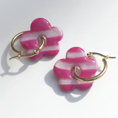 Boucles d'Oreilles Créoles Pampilles Fleurs Pop - Rose Fuchsia et Blanc Nacré