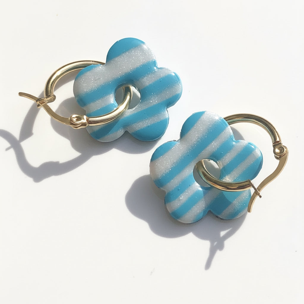 Boucles d'Oreilles Créoles Pampilles Fleurs Pop - Bleu Menthe et Blanc Nacré Rayé