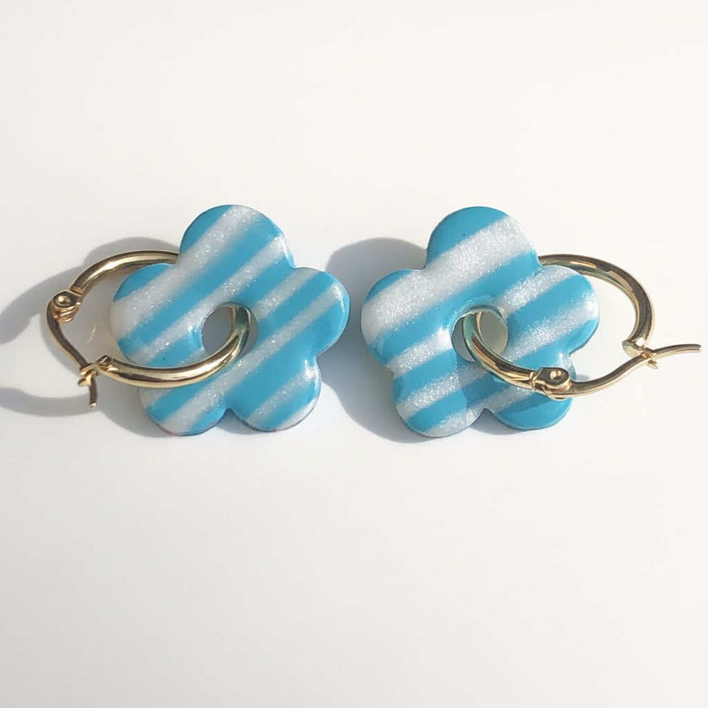 Boucles d'Oreilles Créoles Pampilles Fleurs Pop - Bleu Menthe et Blanc Nacré Rayé