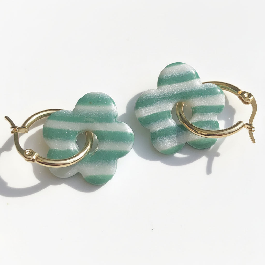 Boucles d'Oreilles Créoles Pampilles Fleurs Pop - Vert Sapin et Blanc Nacré Rayé
