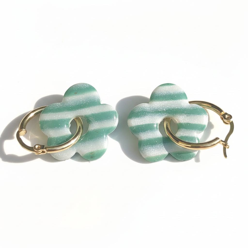 Boucles d'Oreilles Créoles Pampilles Fleurs Pop - Vert Sapin et Blanc Nacré Rayé