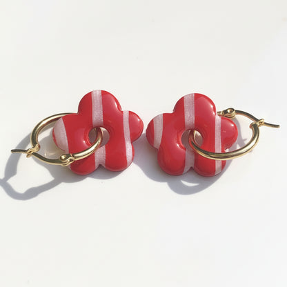 Boucles d'Oreilles Créoles Pampilles Fleurs Pop - Rouge Cerise et Blanc Nacré Rayé