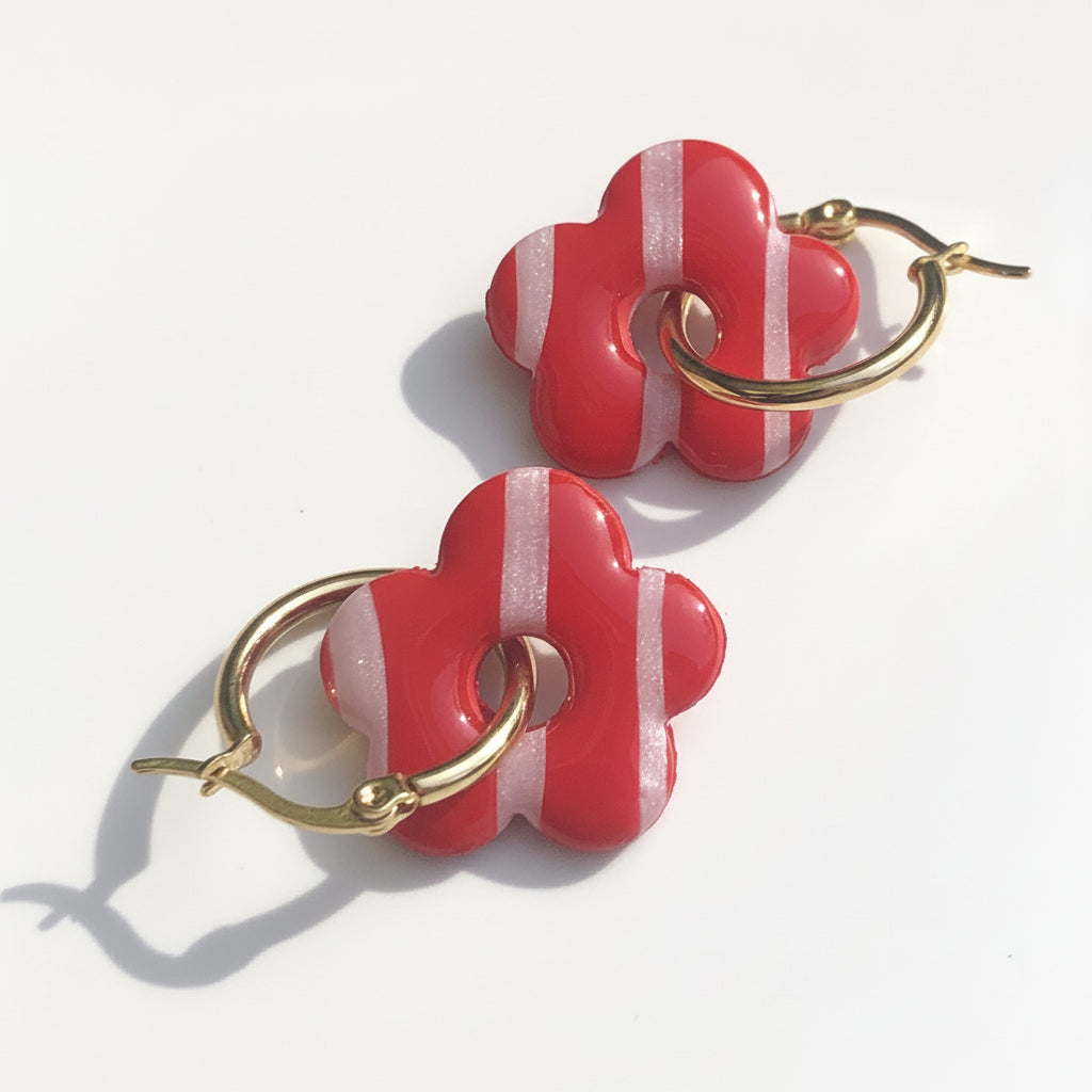 Boucles d'Oreilles Créoles Pampilles Fleurs Pop - Rouge Cerise et Blanc Nacré Rayé