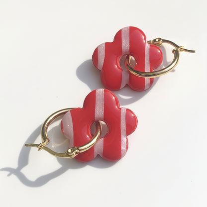 Boucles d'Oreilles Créoles Pampilles Fleurs Pop - Rouge Cerise et Blanc Nacré Rayé