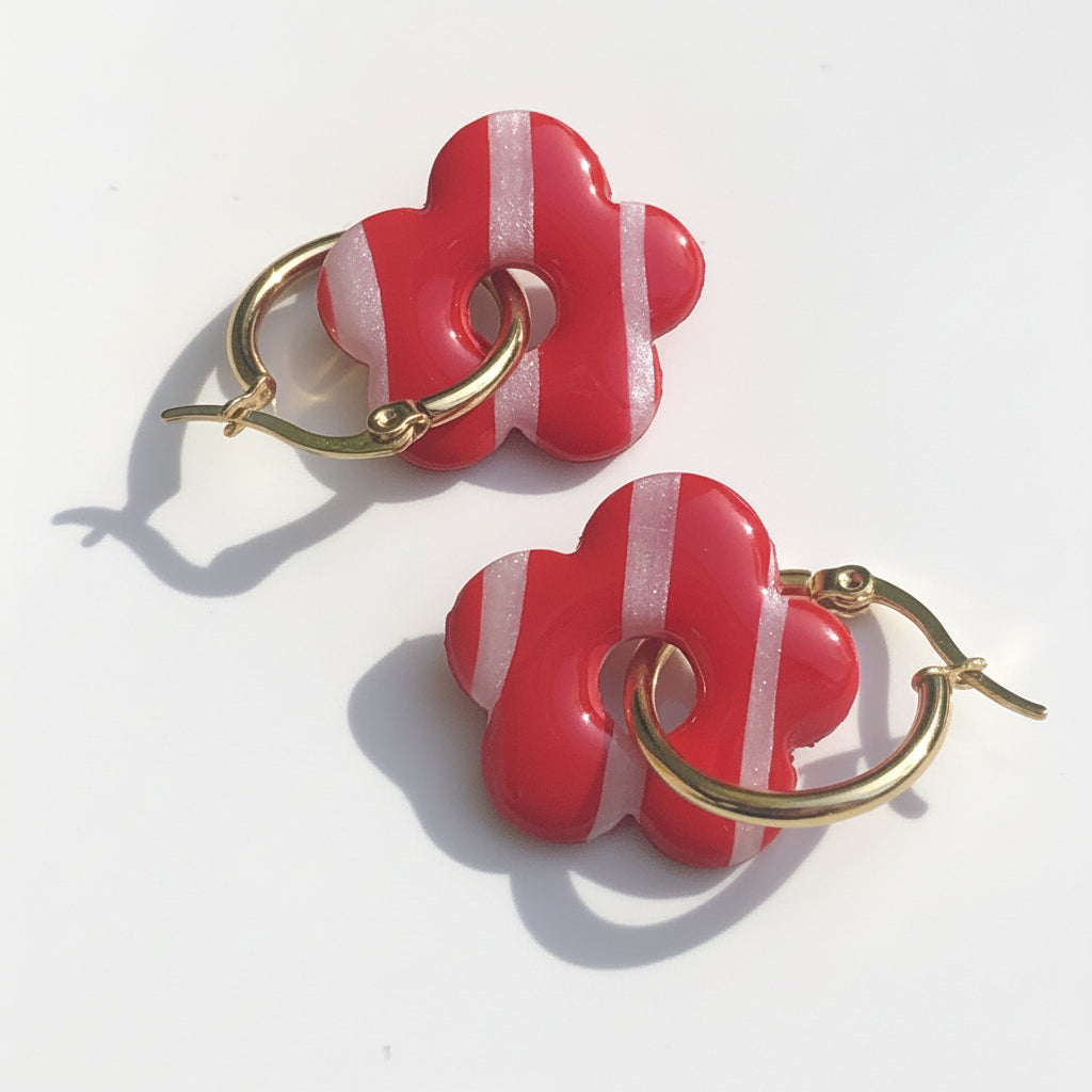 Boucles d'Oreilles Créoles Pampilles Fleurs Pop - Rouge Cerise et Blanc Nacré Rayé