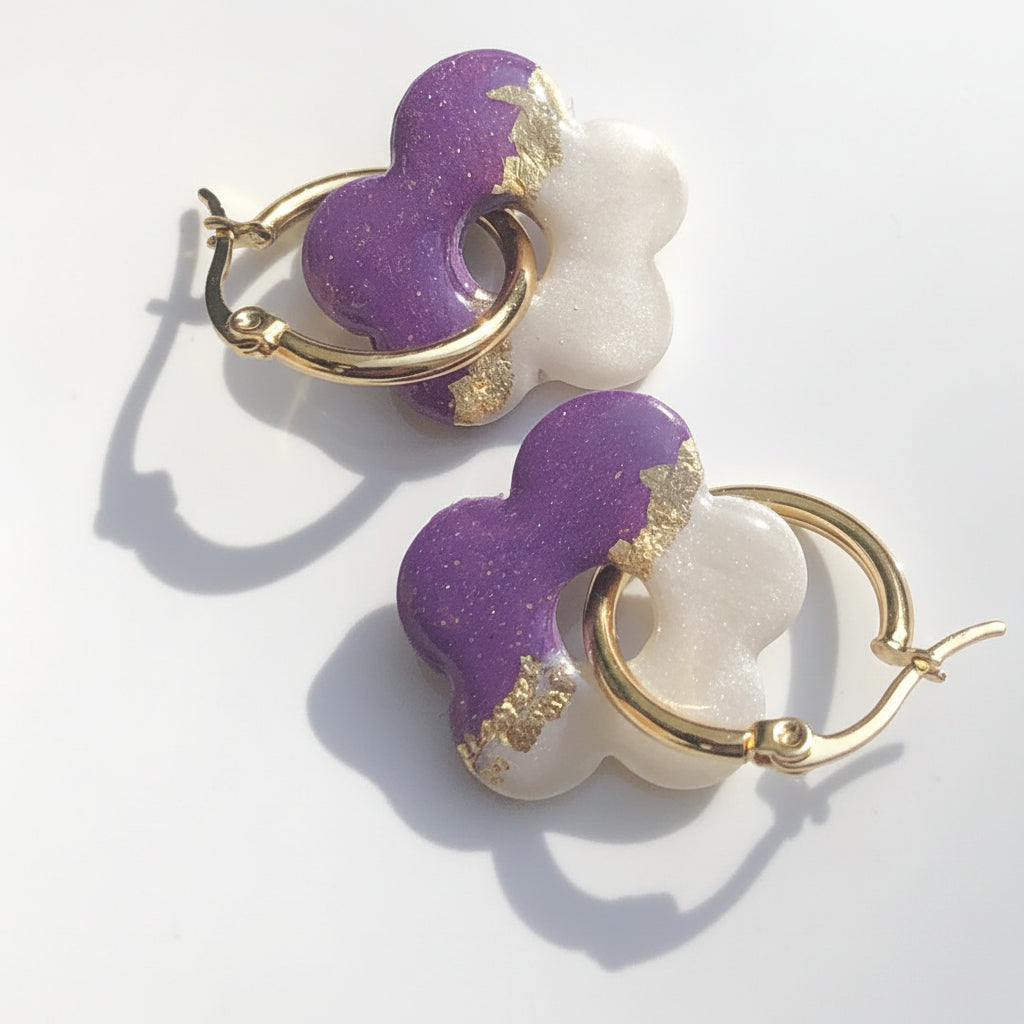 Boucles d'Oreilles Créoles Pampilles Fleurs Pop - Blanc Nacré Violet Prune et Or Rayé