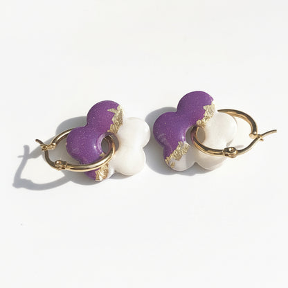 Boucles d'Oreilles Créoles Pampilles Fleurs Pop - Blanc Nacré Violet Prune et Or Rayé