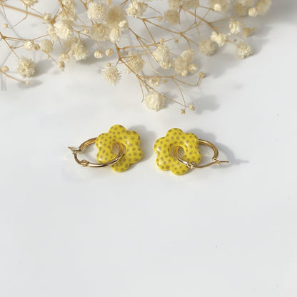 Boucles d'Oreilles Créoles Pampilles Fleurs - Jaune à Pois