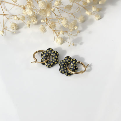 Boucles d'Oreilles Créoles Pampilles Fleurs - Noir à Pois