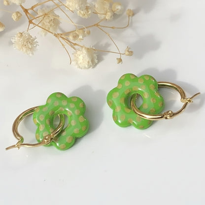 Boucles d'Oreilles Créoles Pampilles Fleurs - Vert Pomme à Pois