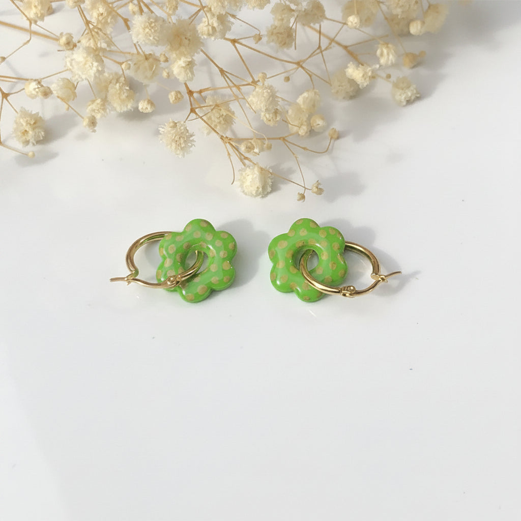 Boucles d'Oreilles Créoles Pampilles Fleurs - Vert Pomme à Pois