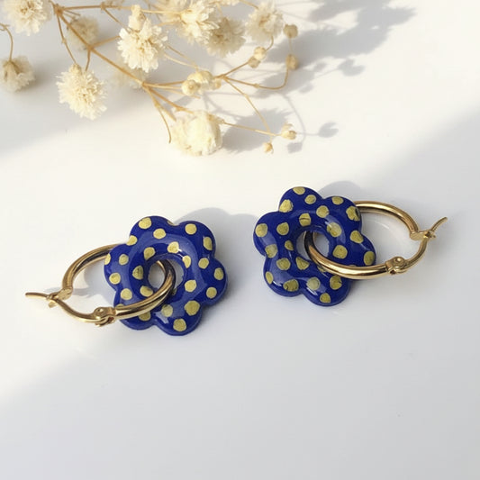 Boucles d'Oreilles Créoles Pampilles Fleurs - Bleu Marine à Pois