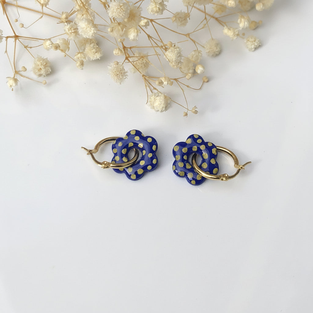 Boucles d'Oreilles Créoles Pampilles Fleurs - Bleu Marine à Pois
