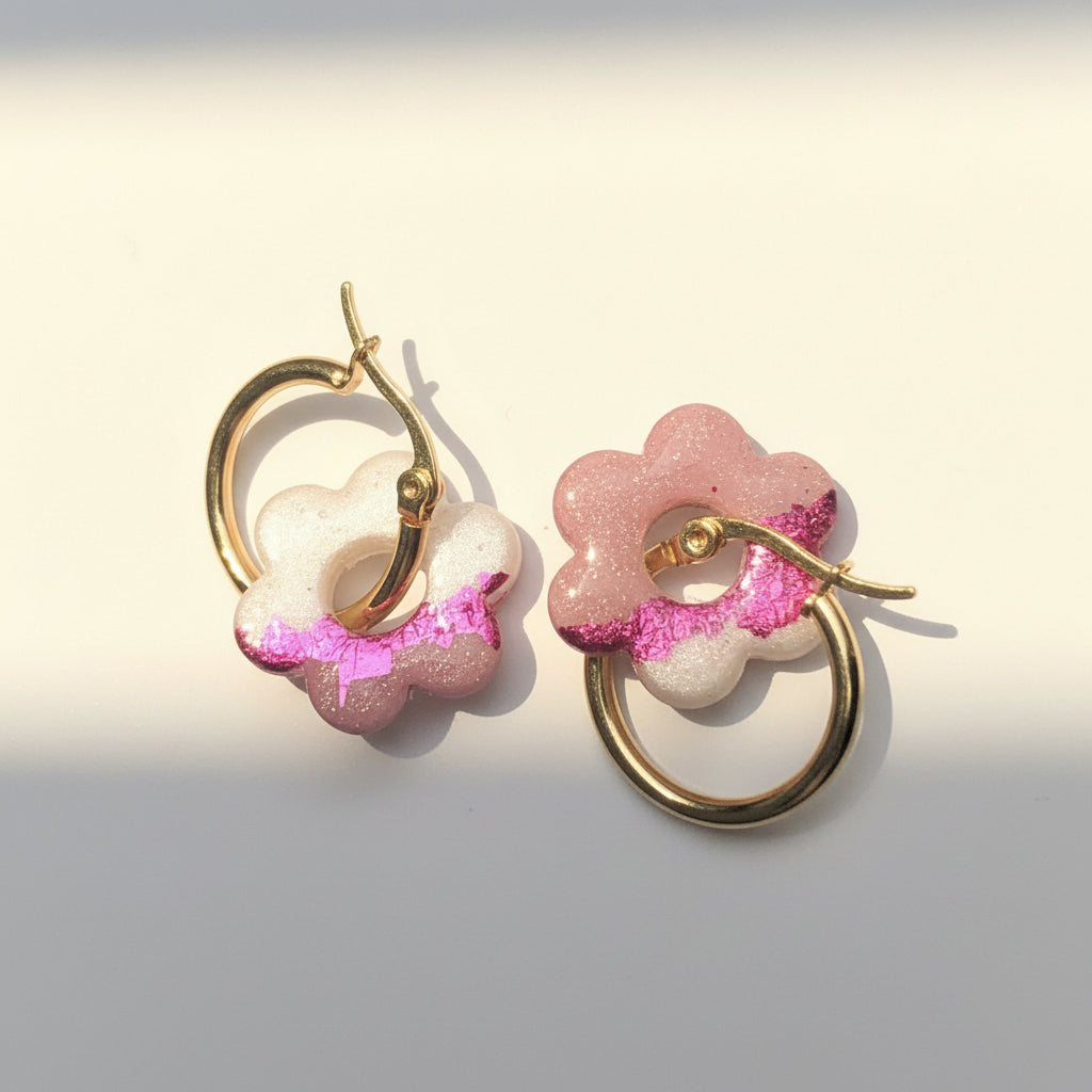 Boucles d'Oreilles Créoles Pampilles Fleurs - Rose Chair et Blanc Nacré