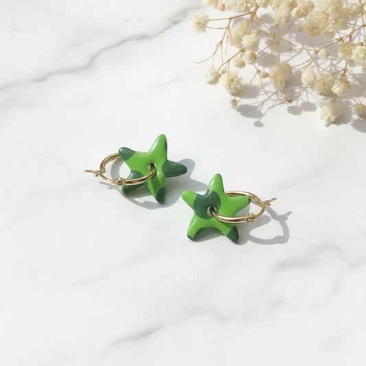 Boucles d'Oreilles Créoles Pampilles Étoiles - Vert à Pois