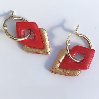 Boucles d'Oreilles Créoles Pampilles Losanges - Rouge Cerise et Or