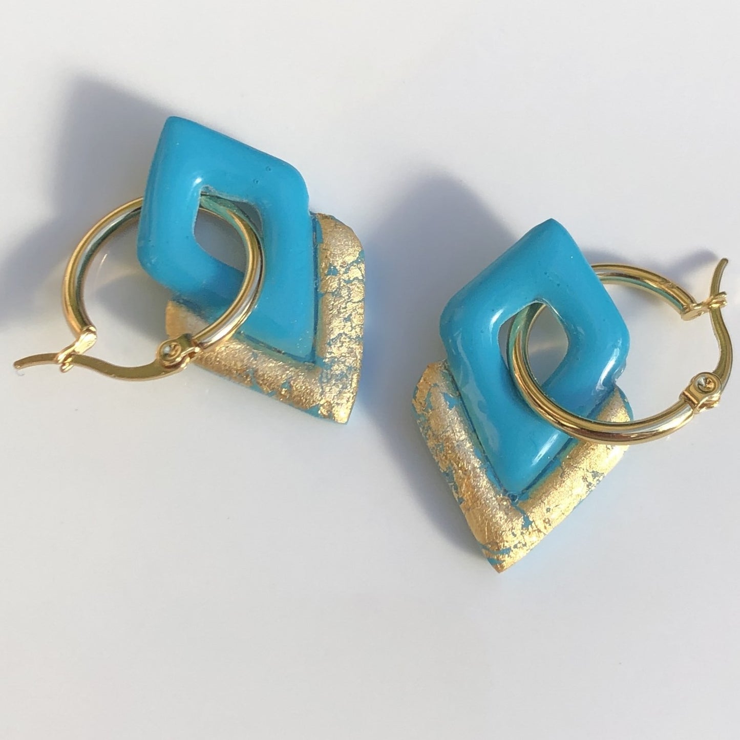 Boucles d'Oreilles Créoles Pampilles Losanges - Bleu Menthe et Or